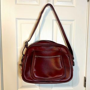 VTG American Tourister burgundy overnight/ carry-on shoulder bag w/ original key